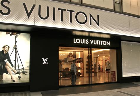 Louis Vuitton store in rome italy